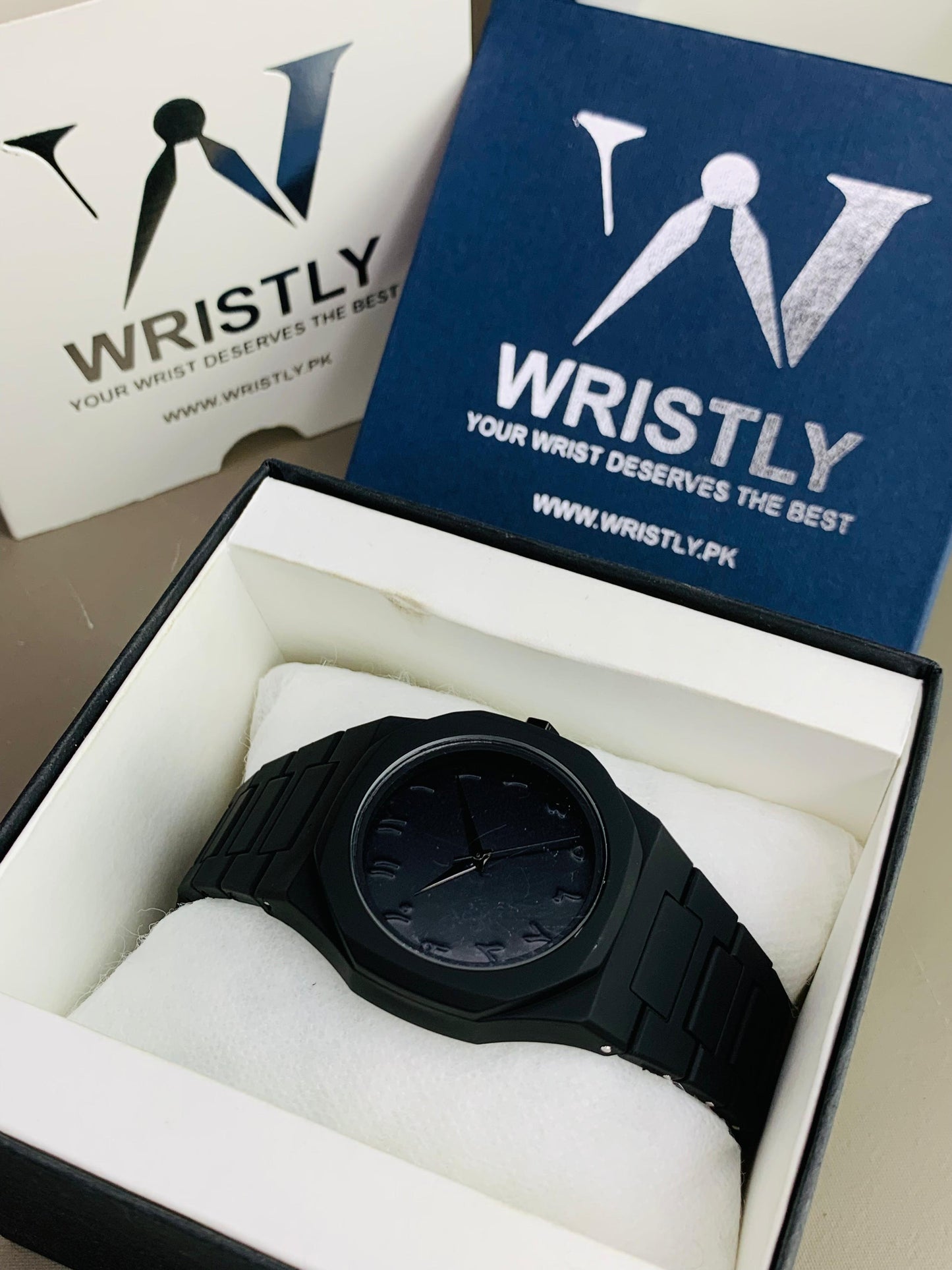 Black Arabic Aura Watch