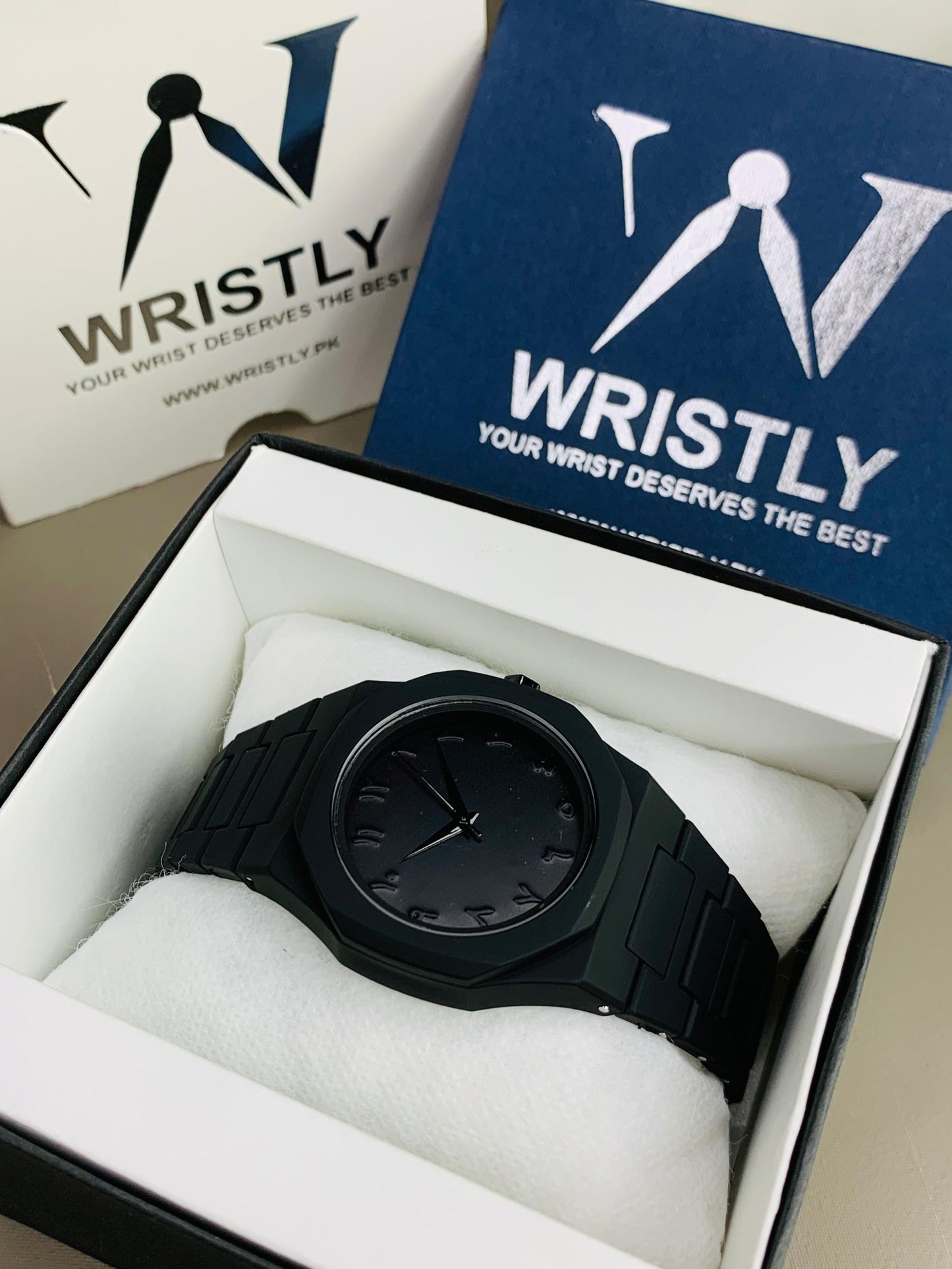 Black Arabic Aura Watch